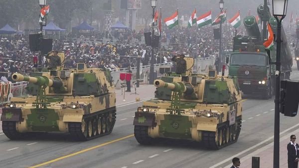 ചൈനയെ മലർത്തിയടിക്കണം, പാകിസ്ഥാനെ വിരട്ടണം; ബജറ്റിൽ പ്രതിരോധ മേഖലയ്ക്ക് നീക്കിവെച്ചത് 6.8 ലക്ഷം കോടി