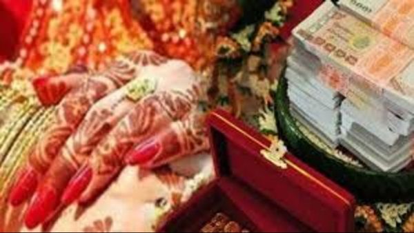 'സ്ത്രീധനം പോര'; ഭര്‍തൃവീട്ടുകാര്‍ മരുമകളുടെ ശരീരത്തില്‍ എച്ച്‌ഐവി അണുബാധയുള്ള സിറിഞ്ച് കുത്തിവച്ചു: അതിക്രൂരം