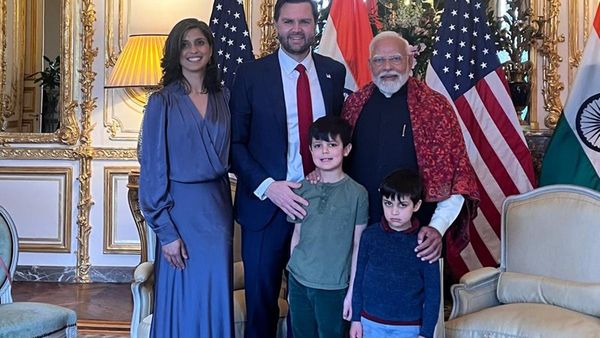 ടോയ് ട്രെയിന്‍, മരത്തില്‍ തീർത്ത അക്ഷരമാല: മോദി യുഎസ് വൈസ് പ്രഡിഡന്റിന്റെ മക്കള്‍ക്ക് കൊടുത്ത സമ്മാനങ്ങള്‍