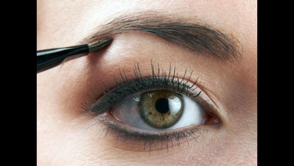 കണ്ണെഴുതിയാല്‍ ഡാര്‍ക്ക് സര്‍ക്കിള്‍സ് ഉണ്ടാകുമോ? ഇക്കാര്യങ്ങള്‍ അറിഞ്ഞിരിക്കാം