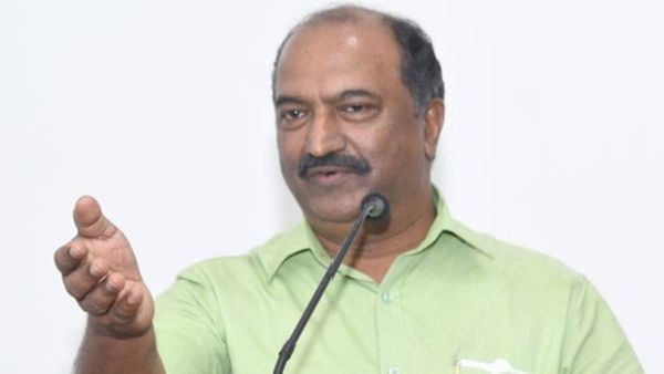 'സംസ്ഥാനങ്ങളോട് തുല്യനീതി കാണിക്കാത്ത ബജറ്റ്; വിഴിഞ്ഞത്തേയും വയനാടിനേയും അവഗണിച്ചു'