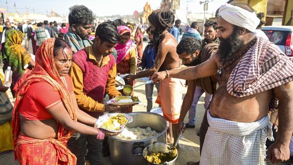 മഹാകുംഭമേളയിലെത്തുന്നവർ പട്ടിണികിടക്കില്ല: ഇതുവരെ വിതരണം ചെയ്തത് 1000 മെട്രിക് ടണ്ണിലധികം റേഷൻ