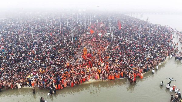 ഭക്തർ ഒഴുകിയ എത്തിയ 45 ദിവസം; മഹാ കുംഭ മേളയിലേക്കെത്തിയത് 68 കോടിയിലധകം ആളുകൾ