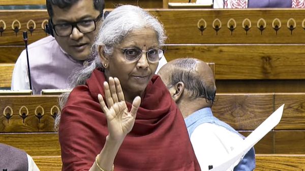 പുതിയ ആദായ നികുതി ബില്‍ അവതരിപ്പിച്ച് നിര്‍മല സീതാരാമന്‍; എതിര്‍പ്പുമായി പ്രതിപക്ഷം