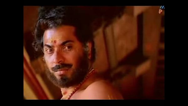 'കളരിപ്പയറ്റിനിടെ വാള്‍ ദേഹത്ത് കുത്തിക്കയറി, എന്നിട്ടും ഷൂട്ട് നിര്‍ത്തിയില്ല'; ഓര്‍മകളുമായി മമ്മൂട്ടി