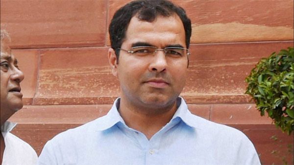 അച്ഛനും അമ്മാവനും വഴികാട്ടികള്‍; പരാജയമറിയാത്ത വിജയക്കുതിപ്പ്: ആരാണ് പര്‍വേശ് വെര്‍മ