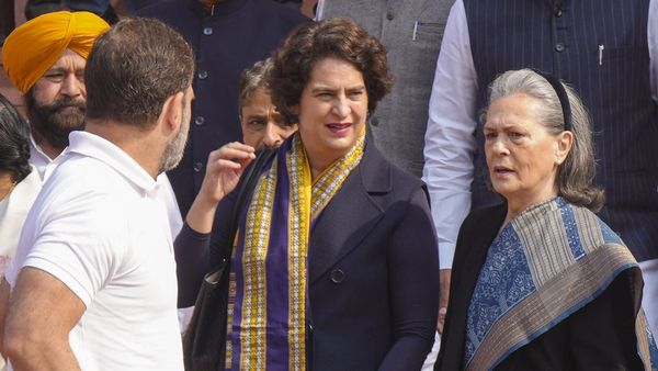 ബജറ്റിനെതിരെ പ്രതിപക്ഷം നാളെ പാർലമെന്റില്‍ പ്രതിഷേധിക്കും: കുംഭമേളയില്‍ അടിയന്തര പ്രമേയ നോട്ടീസ്