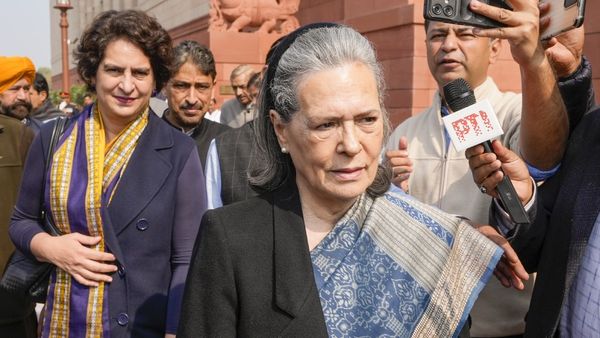 രാഷ്‌ട്രപതിക്കെതിരായ പരാമർശം; സോണിയ ഗാന്ധിക്കെതിരെ പരാതി, 'ഭരണഘടനാ അധികാരിയെ അപമാനിച്ചു'