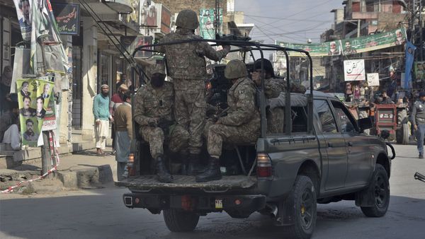 പാകിസ്ഥാനില്‍ വീണ്ടും ഭീകരാക്രമണം; 90 സൈനികരെ കൊലപ്പെടുത്തിയെന്ന് ഭീകരര്‍