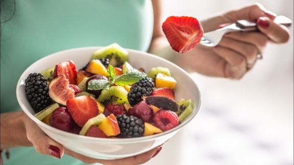 വെറുംവയറ്റില്‍ പഴങ്ങള്‍ കഴിക്കാറുണ്ടോ? ഇത് കരുതും പോലെ അത്ര നല്ലതല്ല; കാരണം ഇതാണ്