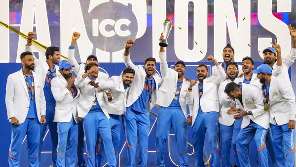 ചാമ്പ്യന്‍സ് ട്രോഫി നേടിയ ടീമിനെ കോടികള്‍ കൊണ്ട് മൂടി ബിസിസിഐ; സമ്മാനത്തുക കേട്ടോ