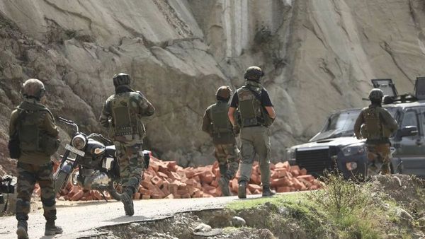 ജമ്മു-കശ്മീരിലെ കത്വയിലുണ്ടായ ഭീകരാക്രമണത്തില്‍ നാല് പോലീസുകാര്‍ക്ക് വീരമൃത്യു