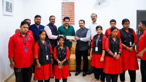 തിരുവനന്തപുരം ഡിഫറന്റ് ആര്‍ട് സെന്ററിന് യൂസഫലിയുടെ കൈത്താങ്ങ്; ഒരു കോടി രൂപ സഹായധനം നൽകി