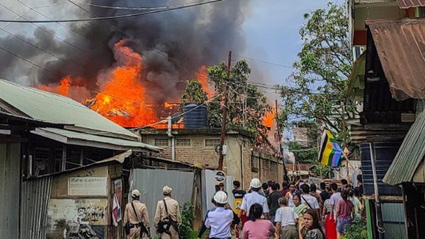 സുപ്രീം കോടതി ജഡ്ജിമാരുടെ ആറംഗ സംഘം മണിപ്പൂരിലേക്ക്; സ്ഥിതിഗതികൾ വിലയിരുത്തും