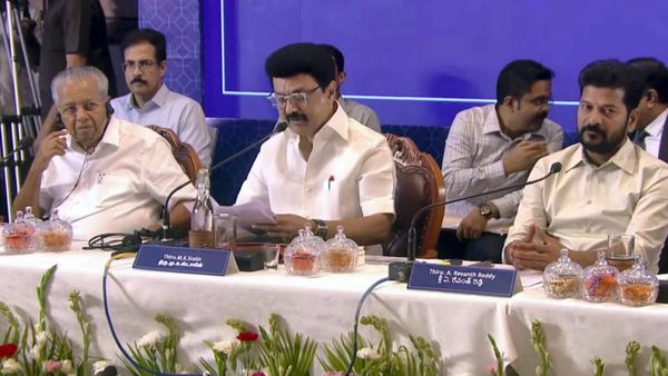 മണ്ഡല പുനർനിർണയം തലയ്ക്ക് മുകളിൽ തൂക്കിയിട്ട വാളെന്ന് പിണറായി; ന്യായത്തിന് വേണ്ടി പോരാടുമെന്ന് സ്‌റ്റാലിൻ