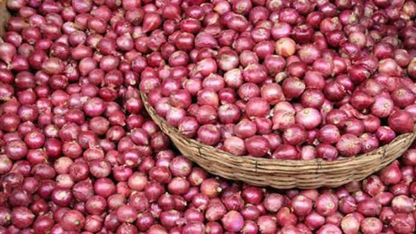 ഉള്ളിയുടെ വില കുത്തനെ കുറഞ്ഞു... കൈത്താങ്ങുമായി കേന്ദ്രം; ഏപ്രില്‍ 1 മുതല്‍ കയറ്റുമതി തീരുവയില്ല!