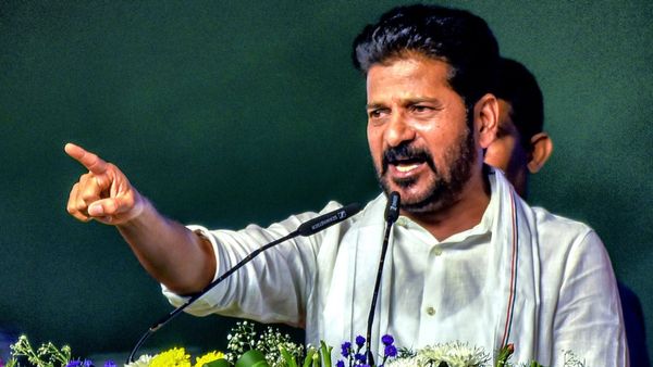 തെലങ്കാന വലിയ സാമ്പത്തിക പ്രതിസന്ധിയില്‍: ജീവനക്കാരുടെ ശമ്പളം മുടങ്ങിയെന്ന് രേവന്ത് റെഡ്ഡി