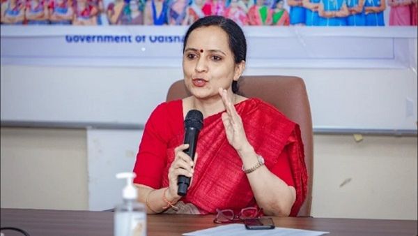 'ഒഡീഷയിലെ ഫുട്‌ബോള്‍ കലക്ടര്‍' സ്വയം വിരമിക്കുന്നു; ആരാണ് സുജാത കാര്‍ത്തികേയന്‍?