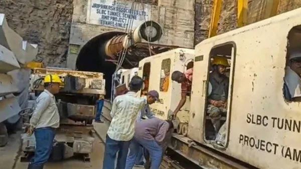 തെലങ്കാനയിലെ ടണൽ ദുരന്തം: ഒരു മൃതദേഹം കണ്ടെത്തി, യന്ത്രത്തിൽ കുടുങ്ങിയ നിലിയിൽ..