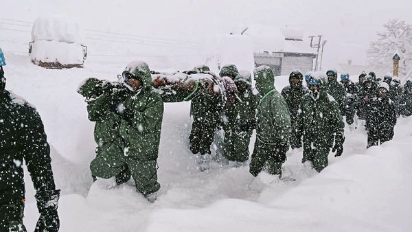 ഉത്തരാഖണ്ഡിലെ മഞ്ഞിടിച്ചില്‍: 57 ല്‍ 33 പേരേയും രക്ഷപ്പെടുത്തി; 24 പുറത്തെത്തിക്കാന്‍ തീവ്രശ്രമം