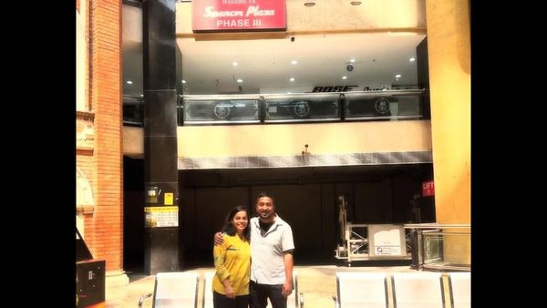 'സ്‌പെന്‍സര്‍ പ്ലാസയുടെ പ്രതാപമൊക്കെ പോയി; നീയും ഞാനും എപ്പോഴും ഒരുമിച്ച്': വിവാഹവാര്‍ഷികക്കുറിപ്പുമായി വിനീത്