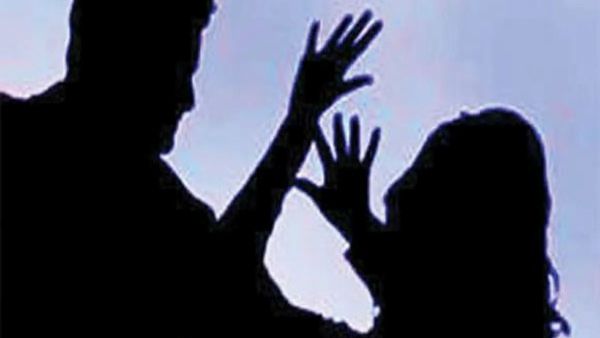 ആശുപത്രിയില്‍ യുവതിക്കു നേരെ ആസിഡ് ആക്രമണം; മുന്‍ ഭര്‍ത്താവ് പിടിയില്‍: മകനെയും കത്തിക്കാന്‍ ശ്രമിച്ചു