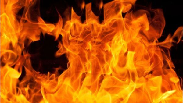 എരുമേലിയില്‍ വീടിന് തീപിടിച്ച് ദമ്പതികളും മകളും മരിച്ചു; മകന്‍ ആശുപത്രിയില്‍