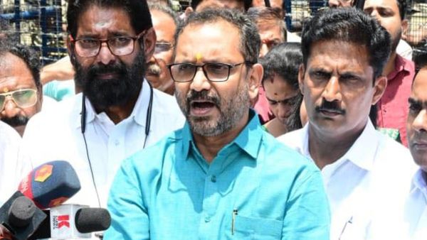 മലപ്പുറത്ത് ഒരു മാസം തുള്ളി വെള്ളം കിട്ടില്ല; ഉച്ചക്കഞ്ഞി മുടങ്ങി, പ്രതിഷേധം വേണ്ടി വന്നു- കെ സുരേന്ദ്രന്‍