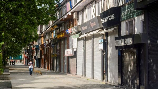 ചോരപ്പാടു മായാതെ പഹല്‍ഗാം താഴ്‌വര; എങ്ങും ശ്മശാന മൂകത; ആശങ്കയില്‍ വ്യാപാരികള്‍