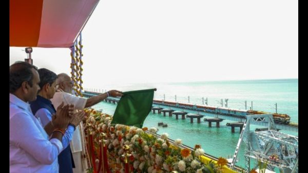 'സമ്പദ് വ്യവസ്ഥയെ ശക്തിപ്പെടുത്തും'; പുതിയ പാമ്പന്‍ പാലം പ്രധാനമന്ത്രി ഉദ്ഘാടനം ചെയ്തു