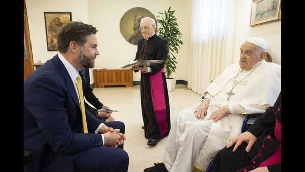 ഇന്നലെ സമ്മാനങ്ങള്‍ തന്ന് യാത്രയാക്കി; ഇന്ന് വിയോഗ വാര്‍ത്ത; മാര്‍പാപ്പയെ കണ്ട അവസാന നേതാവ് ജെഡി വാന്‍സ്