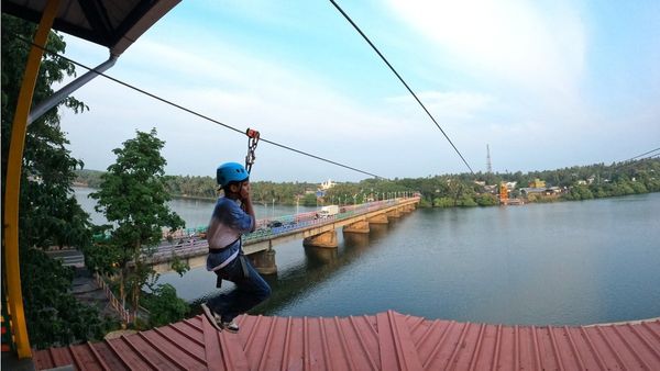 പുഴക്ക് കുറുകെ സാഹസിക ലോകം: കോഴിക്കോട്ടെ റിവർ വേൾഡ് അഡ്വഞ്ചർ പാർക്ക് ഏറ്റെടുത്ത് ജനം