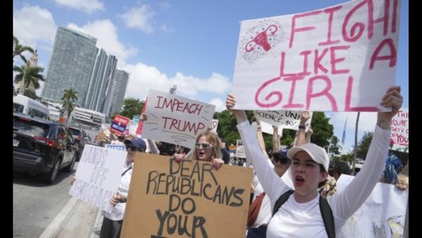 'അയാള്‍ ഒരു ഭ്രാന്തന്‍': ട്രംപിനെതിരെ യുഎസില്‍ വ്യാപക പ്രതിഷേധം; അണിനിരന്നത് പതിനായിരങ്ങള്‍