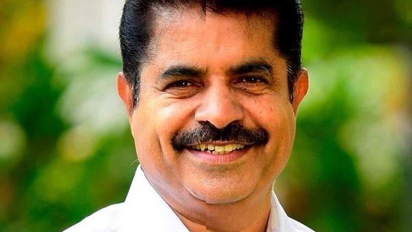 'മഴ ഇനിയും പെയ്യില്ലേ, എന്തെങ്കിലും കാണിച്ച് കൂട്ടി പോകാനാകുമോ?'; രൂക്ഷവിമർശനവുമായി അടൂർ പ്രകാശ്