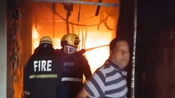 ഹൈദരാബാദില്‍ ചാര്‍മിനാറിനു സമീപം വന്‍ തീപിടിത്തം; കുട്ടികള്‍ ഉള്‍പ്പെടെ 17 പേര്‍ മരിച്ചു