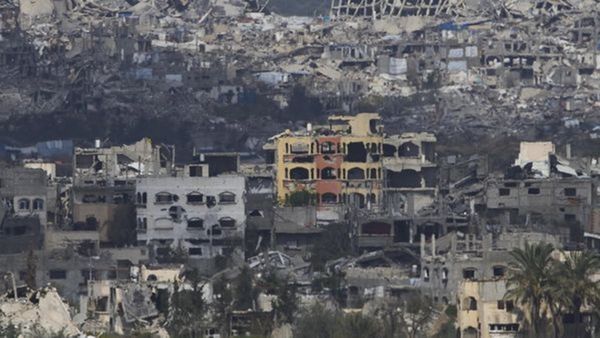 യെമനെതിരെ കടുപ്പിച്ച് ഇസ്രായേൽ; വിമാനത്താവളം വ്യോമാക്രമണത്തിൽ തകർത്തു