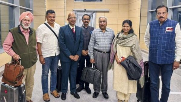 മോസ്‌കോയില്‍ ഡ്രോണ്‍ ആക്രമണം;ആകാശത്ത് വട്ടമിട്ട് ഓപ്പറേഷന്‍ സിന്ദൂര്‍ പ്രതിനിധി സംഘം