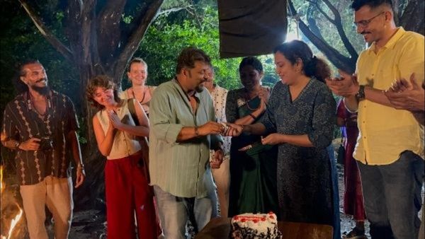 അഭിനയം, അധ്യാപനം, ഗവേഷണം: ഡോ. മുത്തുമണിയുടെ ബക്കറ്റ് ലിസ്റ്റ് തീരുന്നില്ല: ഷൂട്ടിങ് സെറ്റിലും പിഎച്ച്ഡി ആഘോഷം