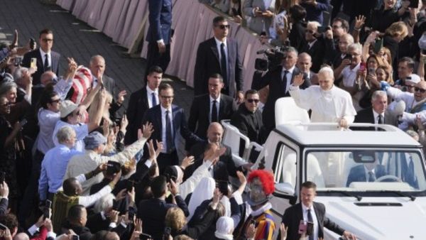 ഐക്യത്തിനായി ആഹ്വാനം; ആഗോള കത്തോലിക്കാ സഭയുടെ 267 മത് മാര്‍പാപ്പയായി ലിയോ പതിനാലാമന്‍ സ്ഥാനമേറ്റു