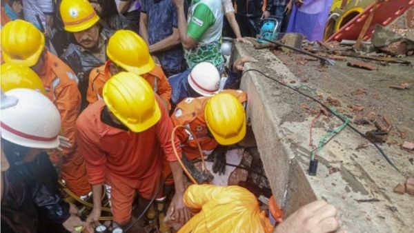 എന്നെനോക്കണ്ട; കുഞ്ഞുങ്ങളെ രക്ഷിക്കൂ; മംഗളുരുവില്‍ മണ്ണിടിഞ്ഞ് വീണ് 2 കുട്ടികള്‍ മരിച്ചു:അമ്മ ഗുരുതരാവസ്ഥയില്‍