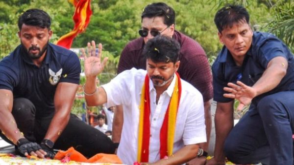 രൂക്ഷ പരിഹാസവുമായി നടന്‍ വിജയ്; എന്തിന് മോദിയെ കണ്ടു? സ്റ്റാലിന് ഇത്ര ഭയമാണോ