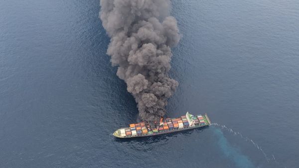 കേരള തീരത്തെ കപ്പല്‍ അപകടം: ഇന്ത്യന്‍ സേനകള്‍ക്ക് ചൈനയുടെ കൈയ്യടി; പ്രൊഫഷണല്‍ സമീപനം