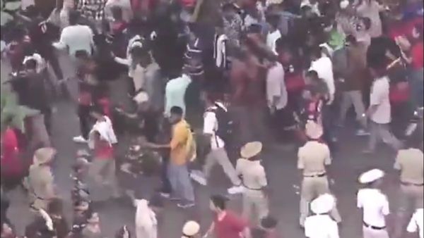 ദുരന്തത്തില്‍ മാപ്പപേക്ഷിച്ച് മന്ത്രി; പൊലീസിനെ കുറ്റപ്പെടുത്തിയില്ല; സര്‍ക്കാരിനെ വിമര്‍ശിച്ച് ബിജെപി