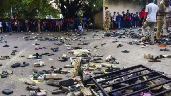 എല്ലാവരെയും സൗജന്യമായി പ്രവേശിപ്പിക്കുമെന്ന പ്രഖ്യാപനം ദുരന്തത്തിന് കാരണമായി; നടുക്കം മാറാതെ ബെംഗളൂരു