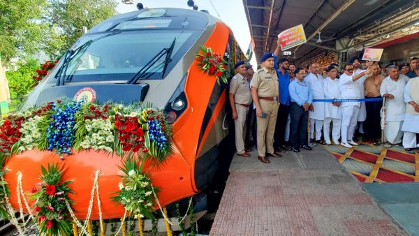 വന്ദേഭാരത് മെട്രോ ട്രെയിന്‍ രണ്ടെണ്ണം; താജ്മഹല്‍ കാണാന്‍ പോകുന്നവര്‍ അറിയാന്‍, യാത്ര അടിപൊളി