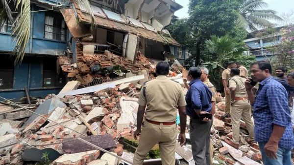 കോട്ടയം മെഡിക്കല്‍ കോളജ് കെട്ടിടം തകര്‍ന്നു; മണിക്കൂറുകള്‍ക്ക് ശേഷം പുറത്തെടുത്ത സ്ത്രീ മരിച്ചു