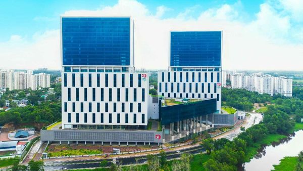 ലുലു എന്ന സുമ്മാവാ, കൊച്ചി കുതിക്കും: ഇരട്ട ടവറിലെ 2 നിലകള്‍ ഏറ്റെടുത്ത് ലോകോത്തര കമ്പനി; 5000 ജോലിക്കാർ