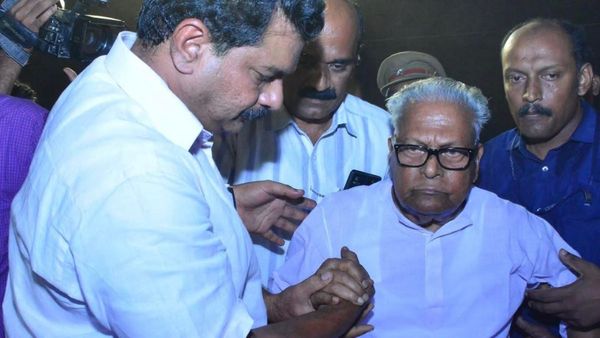 'തൊഴിലാളി പ്രസ്ഥാനത്തെ രൂപമാറ്റം വരുത്തിയവരാണ് ഇനി ബാക്കി; വിഎസിനെ പോലെ മറ്റൊരാളില്ല'