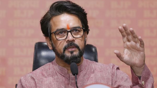 'ആദ്യ ബഹിരാകാശ യാത്രികൻ ഹനുമാൻ ജി'; പാഠപുസ്‌തകങ്ങൾക്ക് അപ്പുറം ചിന്തിക്കണമെന്ന് അനുരാഗ് താക്കൂർ, വിവാദം