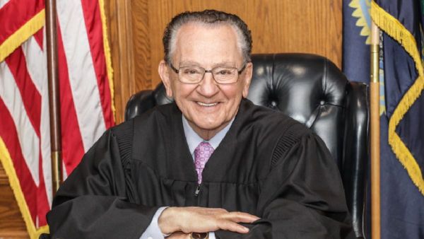 'ലോകത്തിലെ ഏറ്റവും നല്ല ജഡ്ജി' അന്തരിച്ചു: ആരായിരുന്നു ഫ്രാങ്ക് കാപ്രിയോ